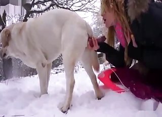 Shades-wearing first-timer sucking dog cock