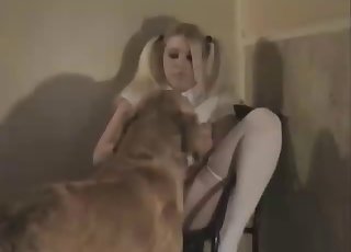 Blonde chick and her impressive doggy fuck in the bed