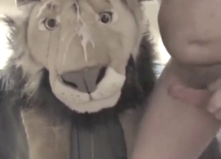 Boss-ass furry fucker cums all over a lion's face